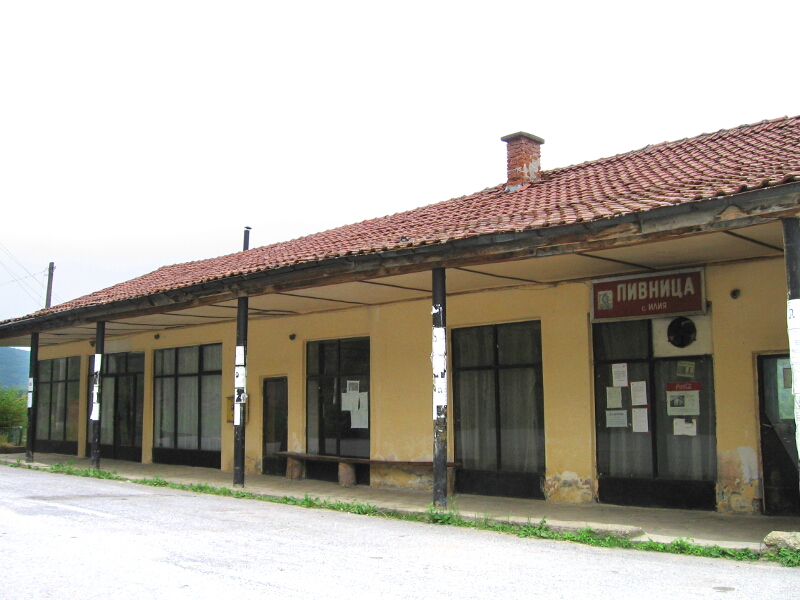 Търговската сграда с пивницата