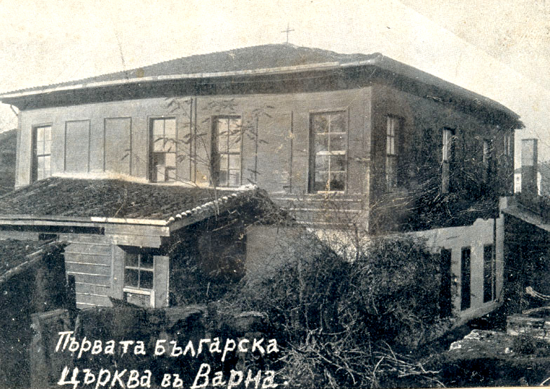 Сградата на първото българско училище, чийто долен етаж е преустроен в храм - черквата "Св. Архангел Михаил"