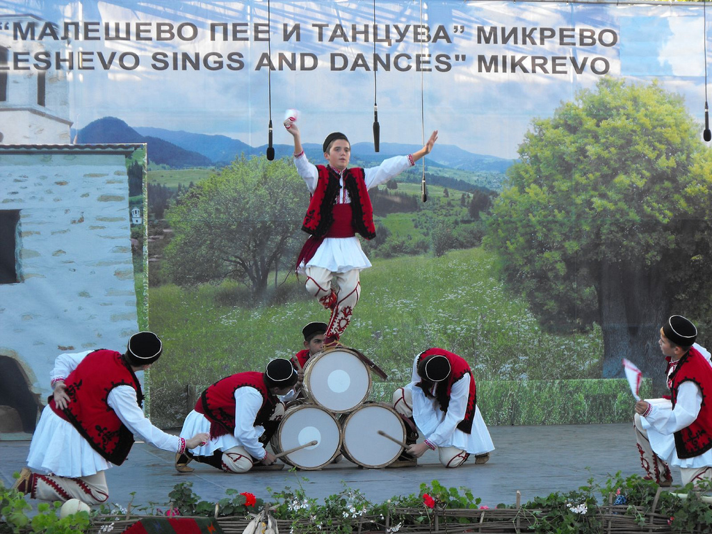 На сцената на Фестивала "Малешево пее и танцува" (фото: Стоян Петков)
