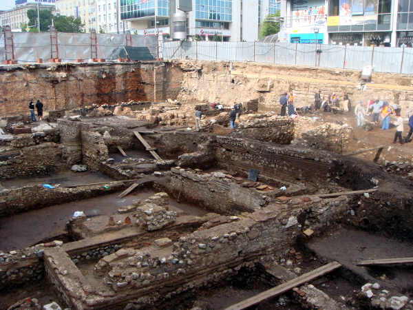 Разкопки на старинна София при метростанцията "Сердика"